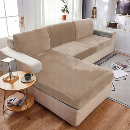 housse canapé d'angle de couleur beige velouté sur un canapé 3 places